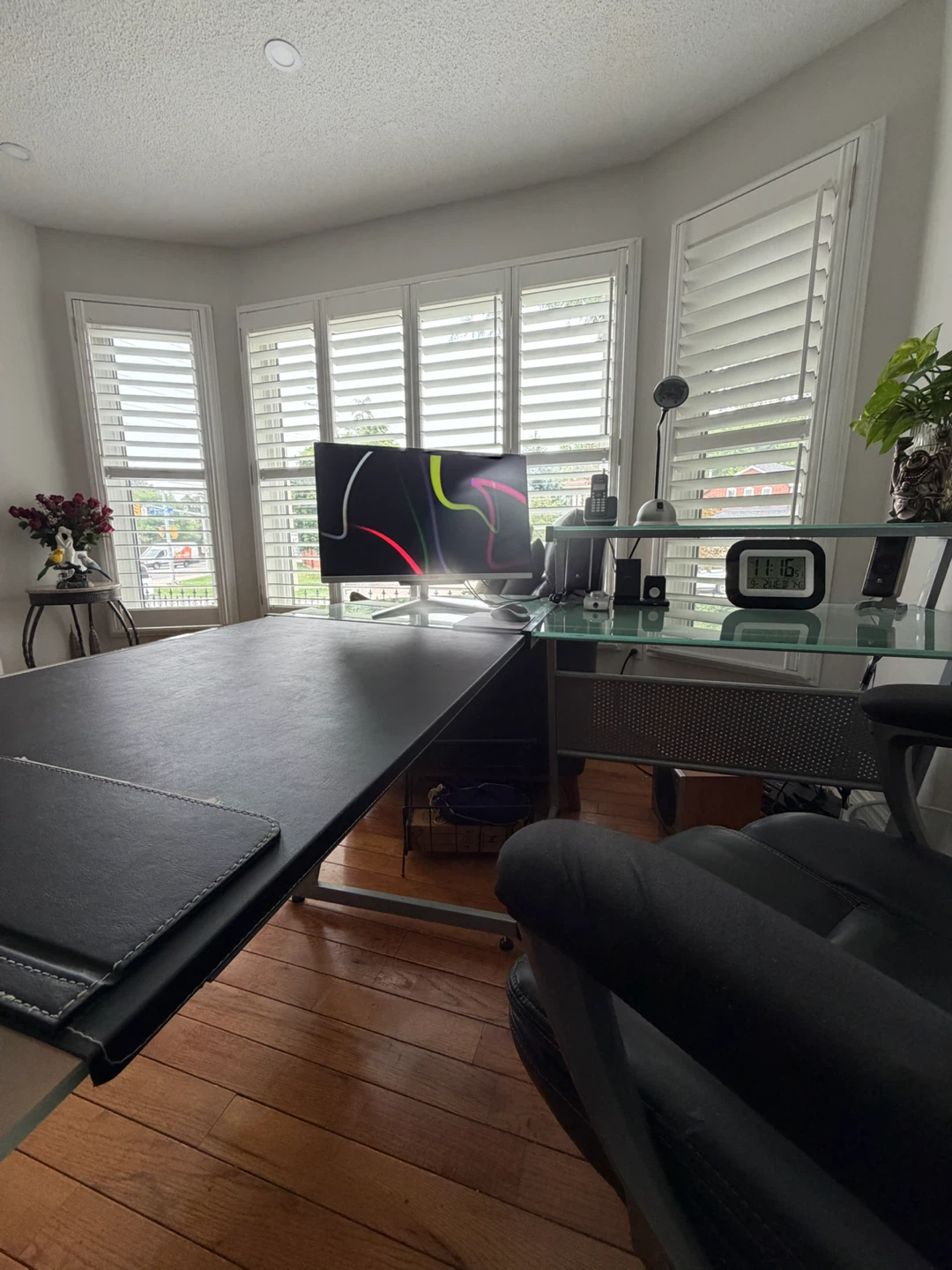 L-Shaped Glass and Metal Desk - photo 5