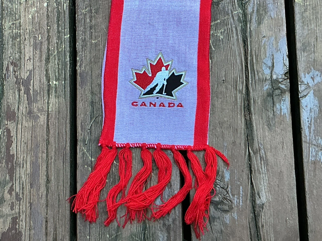 Nike Never Worn Team Canada Hockey Scarf ! - photo 2