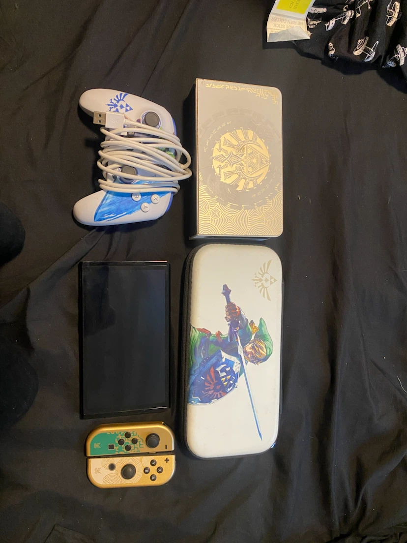 Nintendo Switch Legend of Zelda Edition Console
