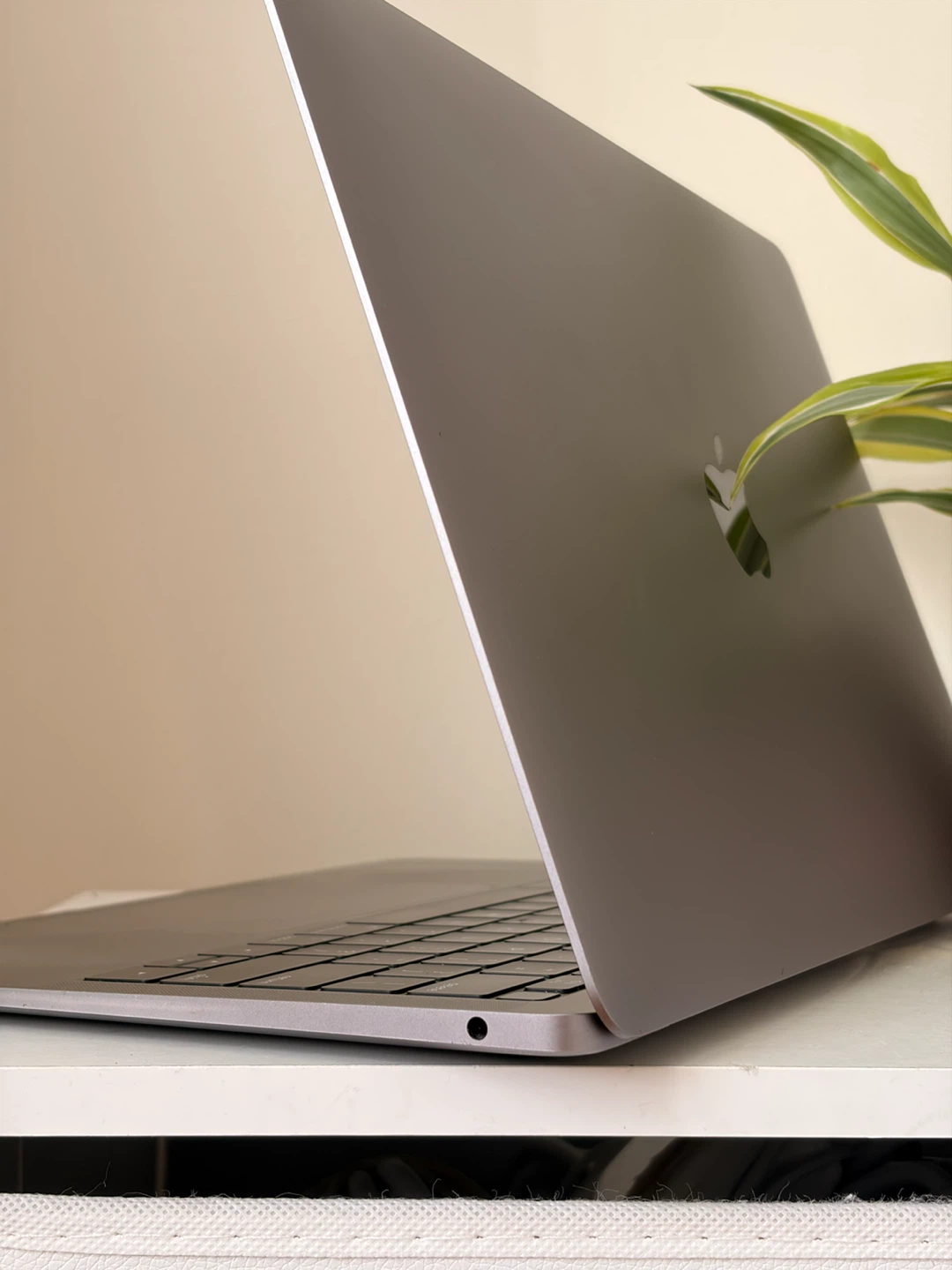 MacBook Air (Retina, 13-inch, 2020) — i3 / 8GB - photo 4