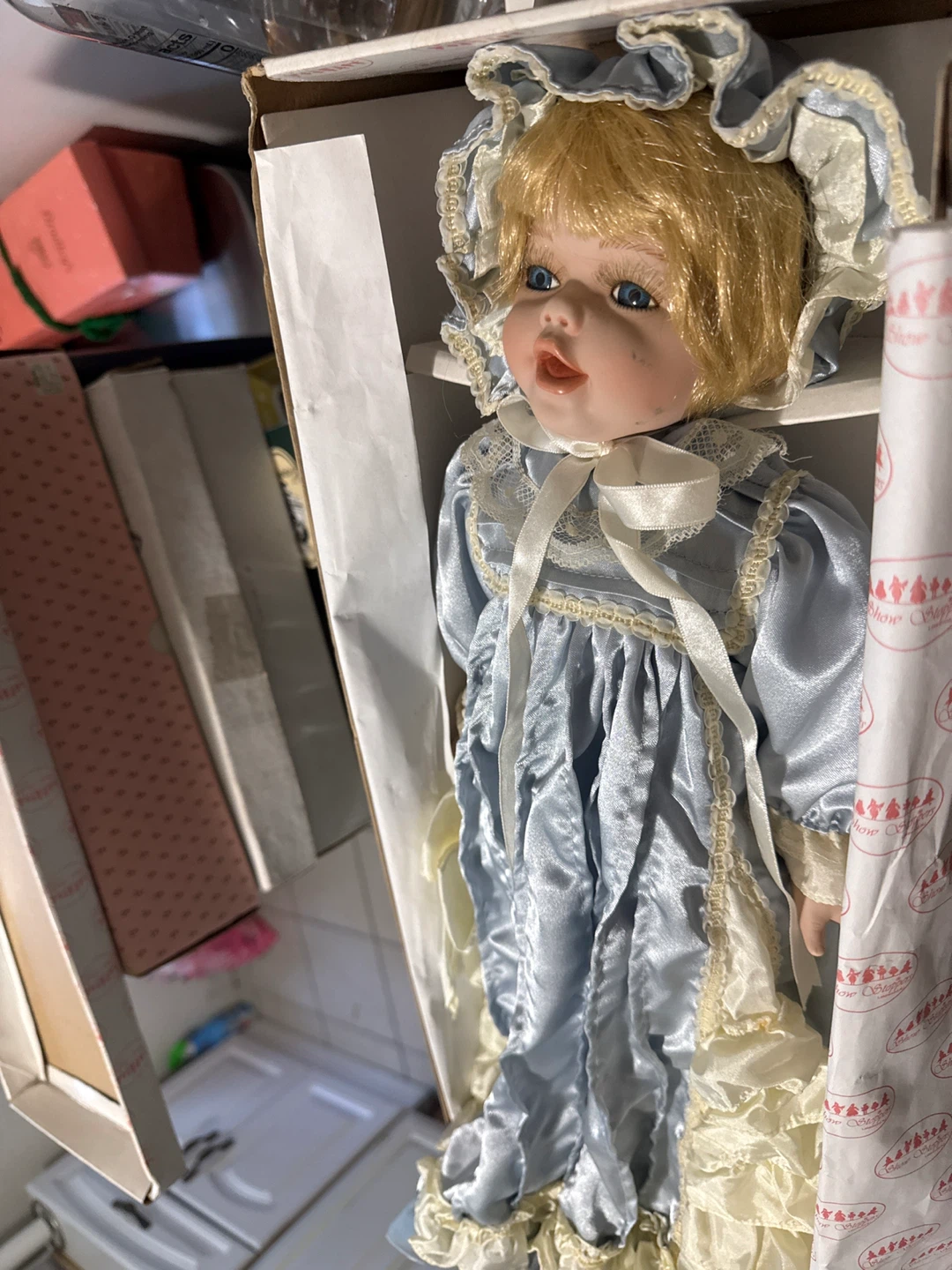 Beautiful Shoe Shopper Porcelain Doll 22 inch - photo 5