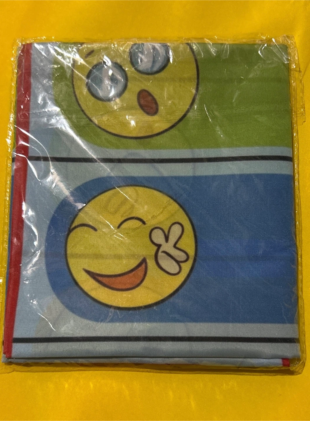 Viral Emoji Party Game Mat - photo 3