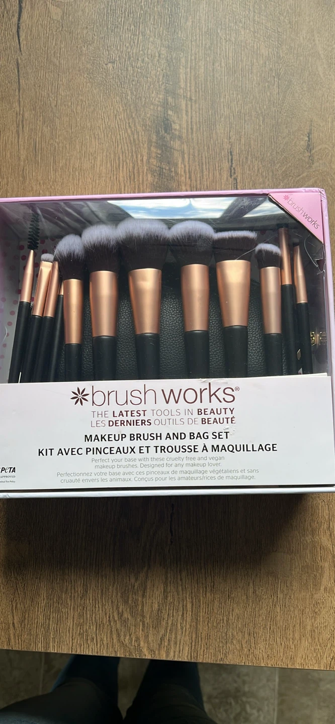 Brush Works Makeup Brush and Bag Set