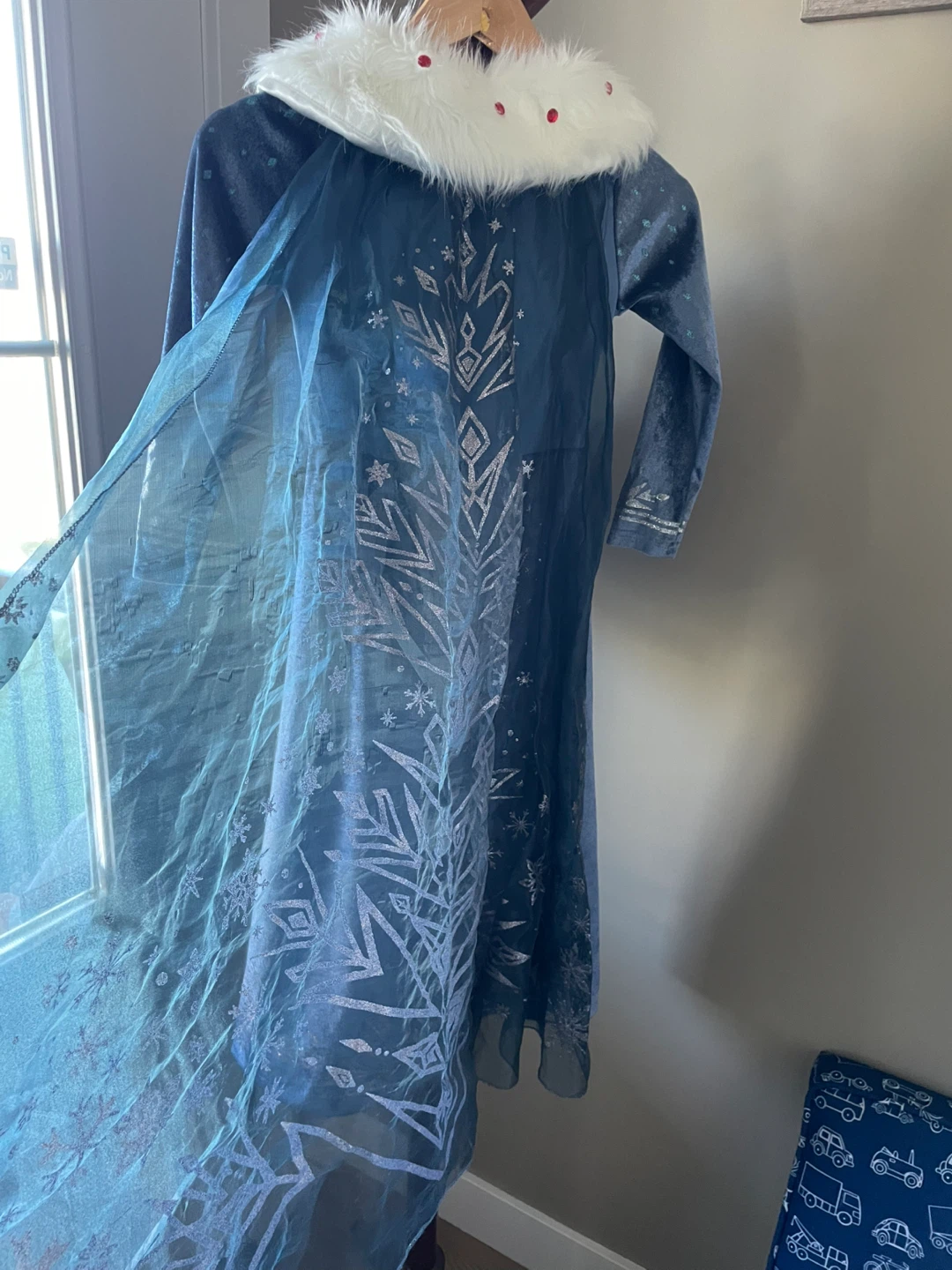 Disney Frozen Elsa Costume - photo 2