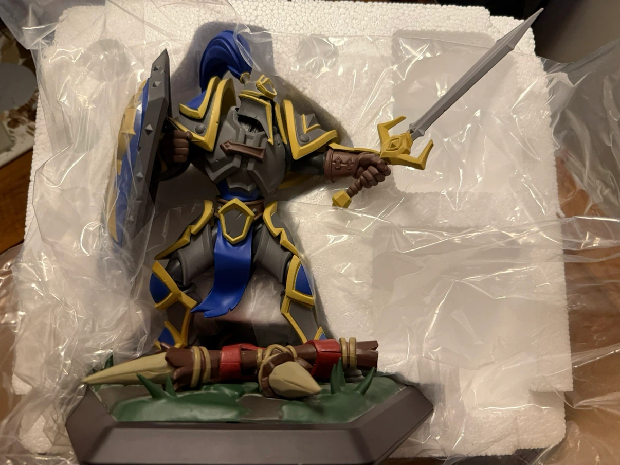 Warcraft 25th Anniversary Footman Statue - photo 3