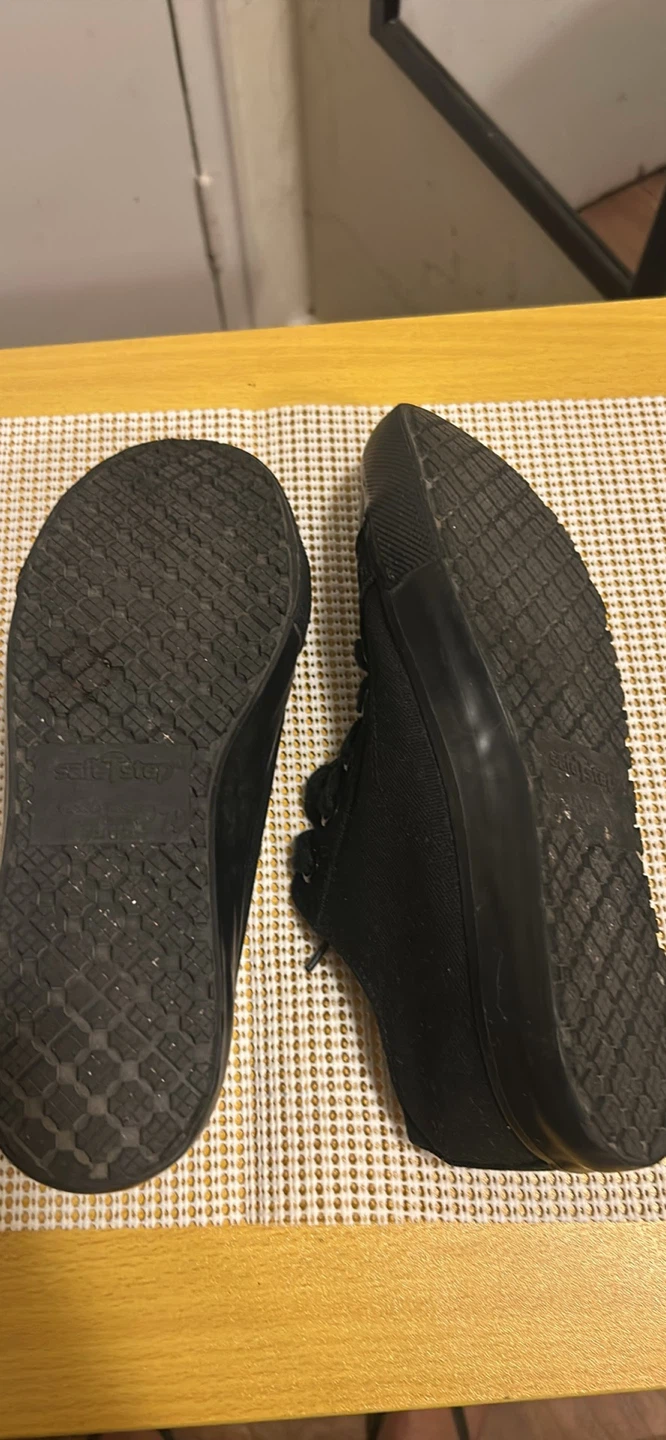 SafeTstep black non-slip shoes size 7 1/2 - photo 4