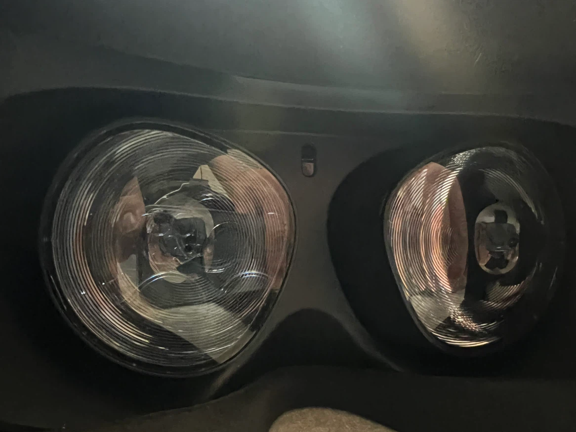 Meta Quest 2 VR Headset With accessories - photo 5