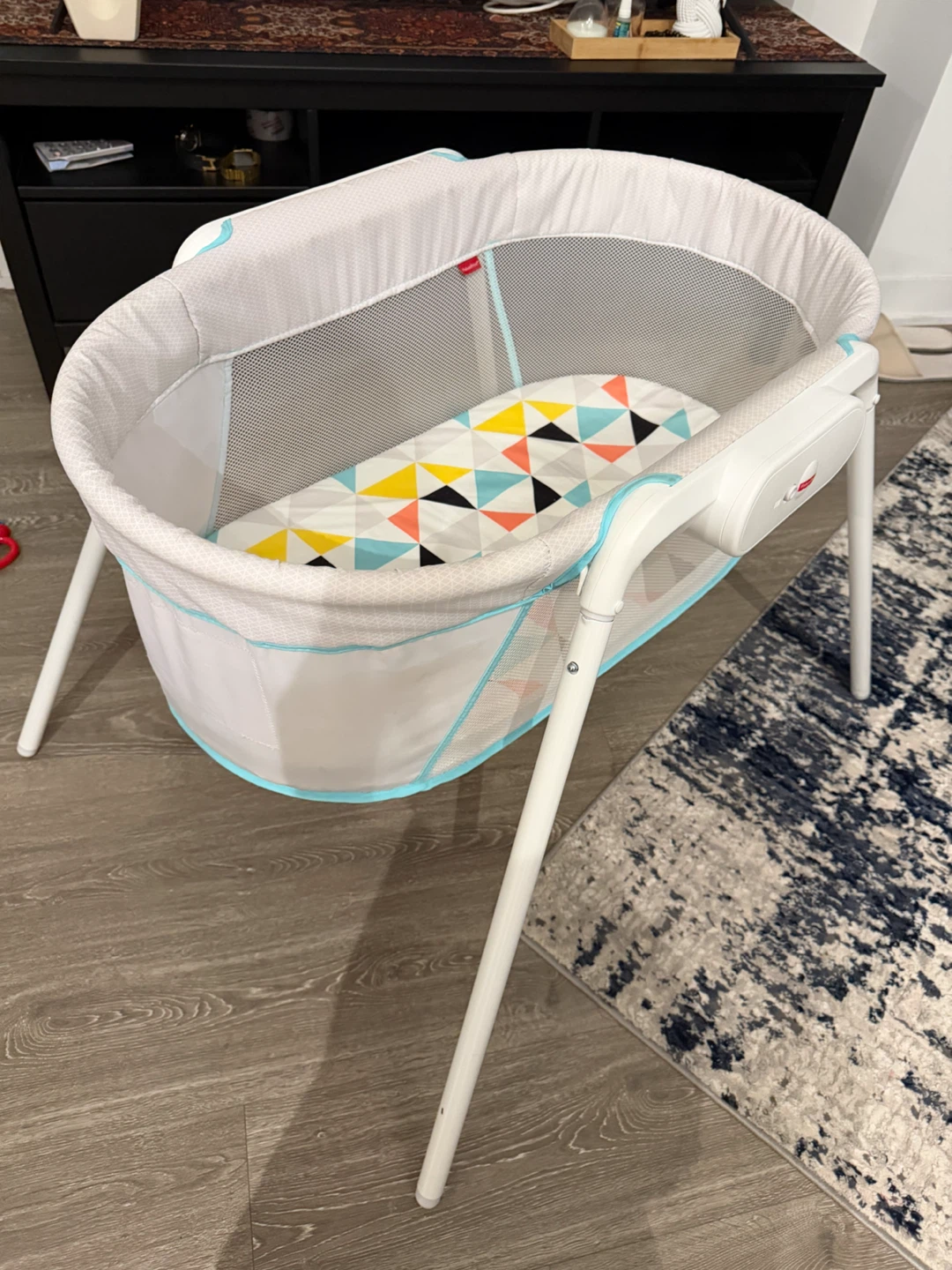 Fisher-Price Soothing Motions Bassinet - photo 2