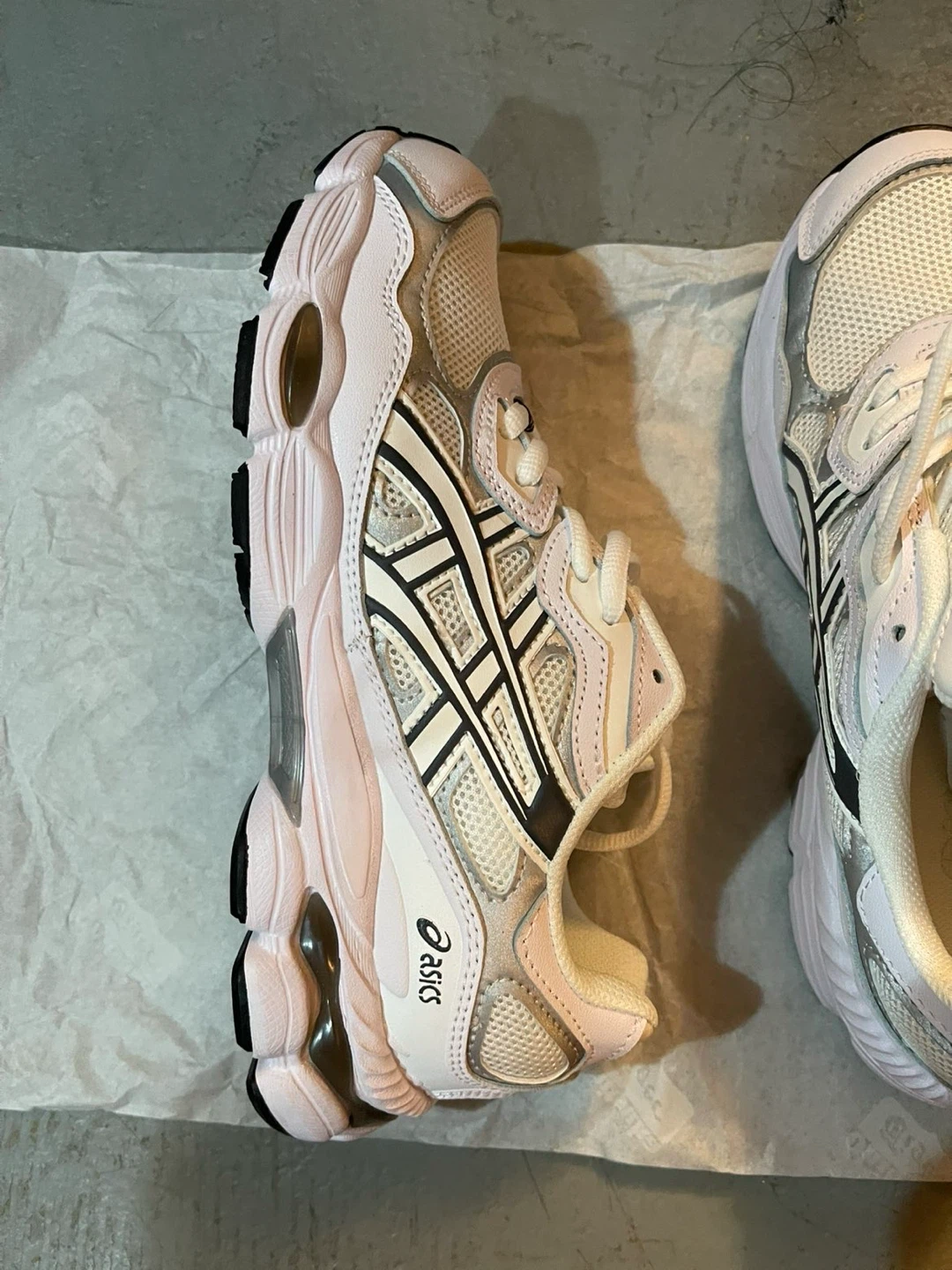 Asics Gel-Kayano 14 Shoes Size 7.5