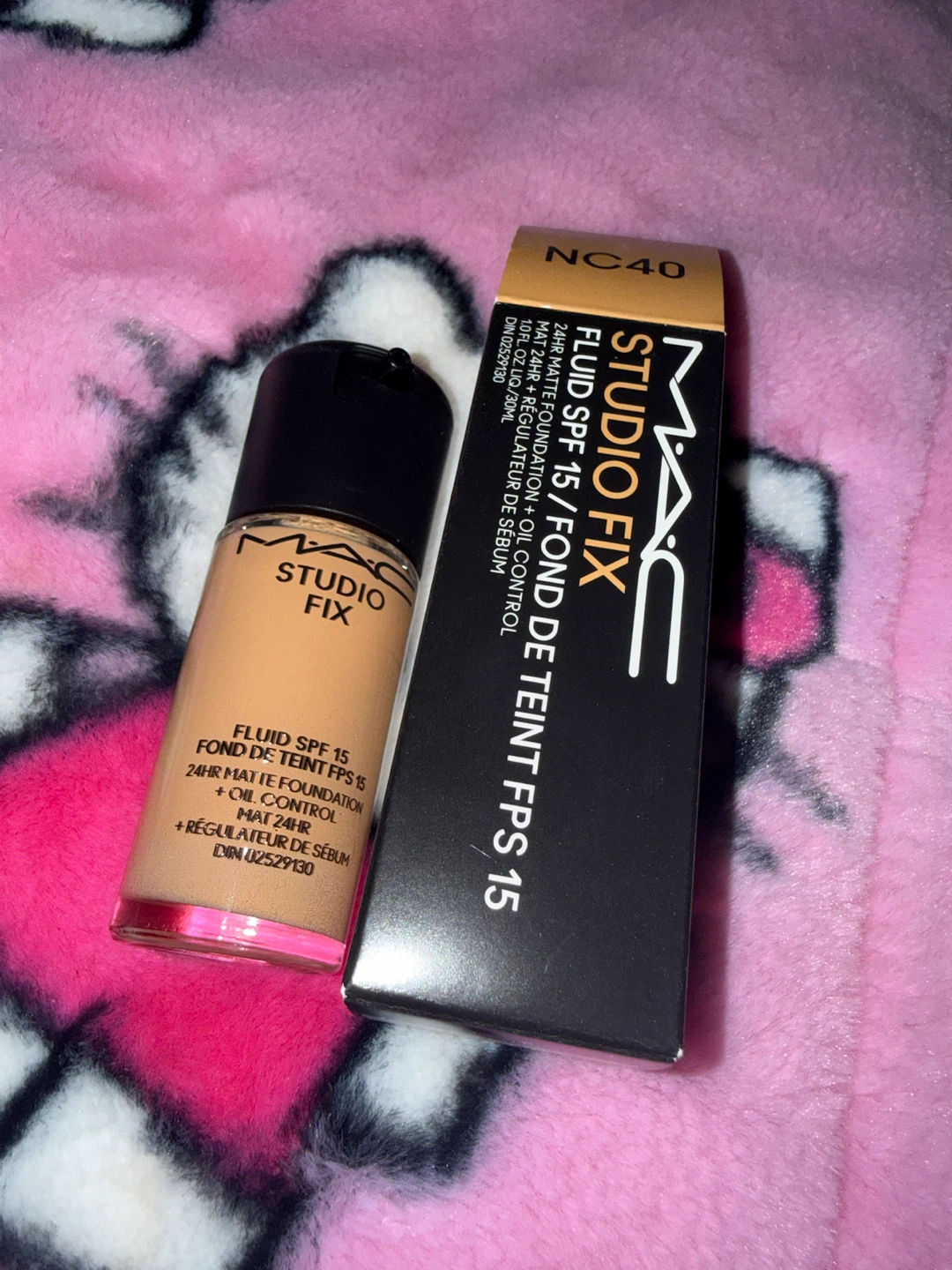 NEW MAC COSMETICS STUDIO FIX MATTE + OIL CONTROL FOUNDATION NC40