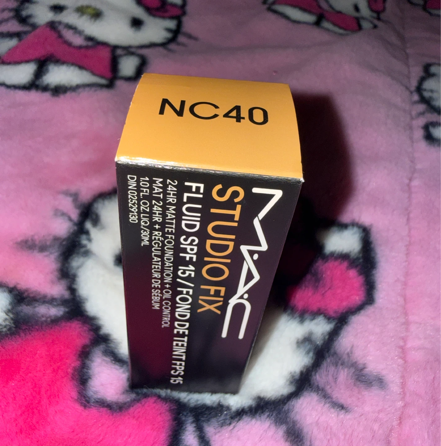 NEW MAC COSMETICS STUDIO FIX MATTE + OIL CONTROL FOUNDATION NC40 - photo 2