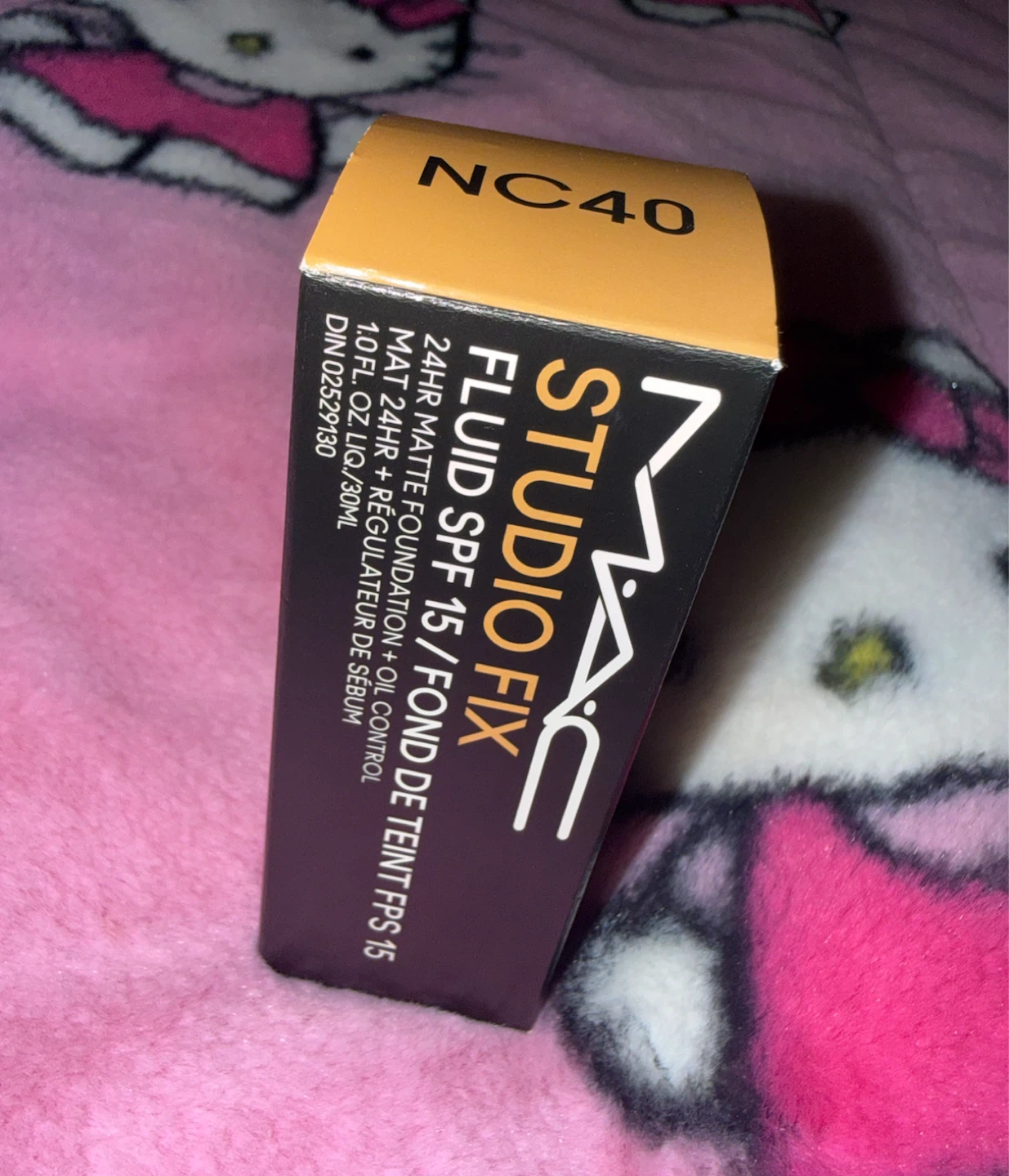 NEW MAC COSMETICS STUDIO FIX MATTE + OIL CONTROL FOUNDATION NC40 - photo 4