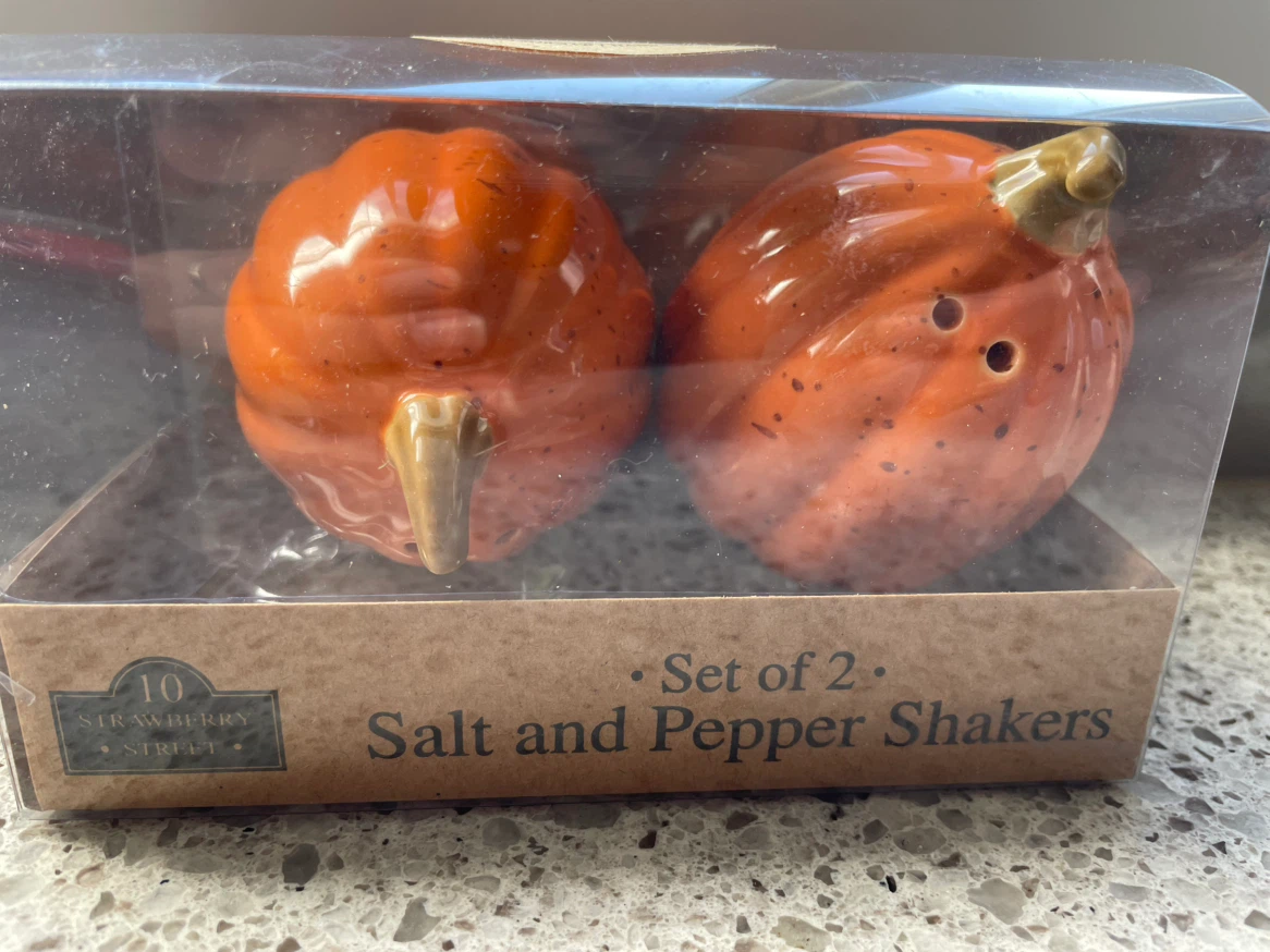 Pumpkin Salt and Pepper Shakers - photo 2