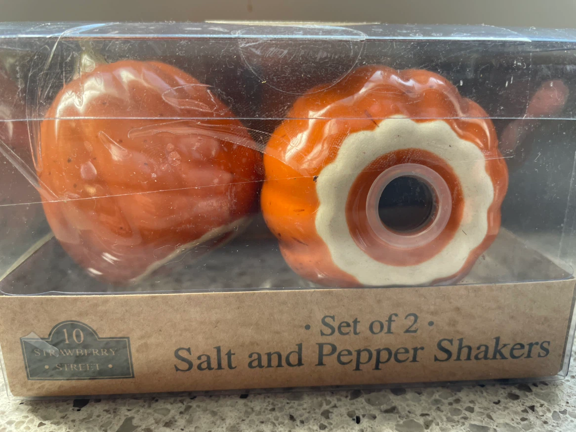 Pumpkin Salt and Pepper Shakers - photo 3