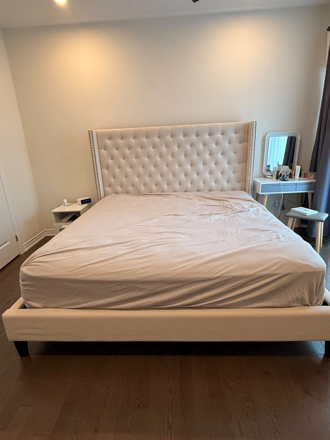 Structube Upholstered King size Bed Frame with Tufted Headboard - photo 3