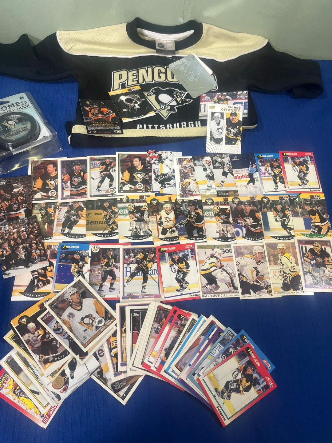 Pittsburgh Penguins Bundle - Kids Jersey, Puck + FREE Cards