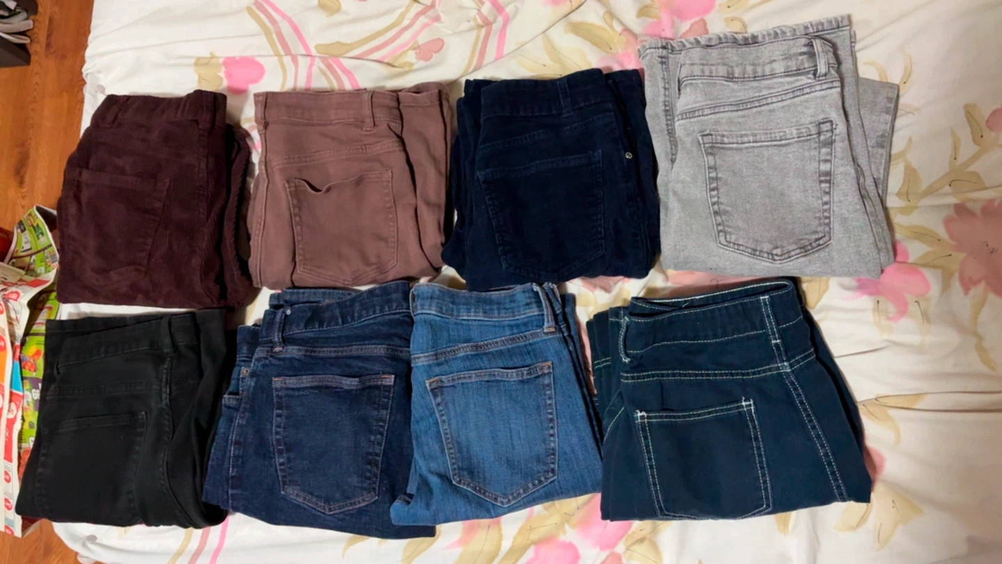 Lot of 8 Pairs of Assorted Women's Pants GAP Ardene Divided