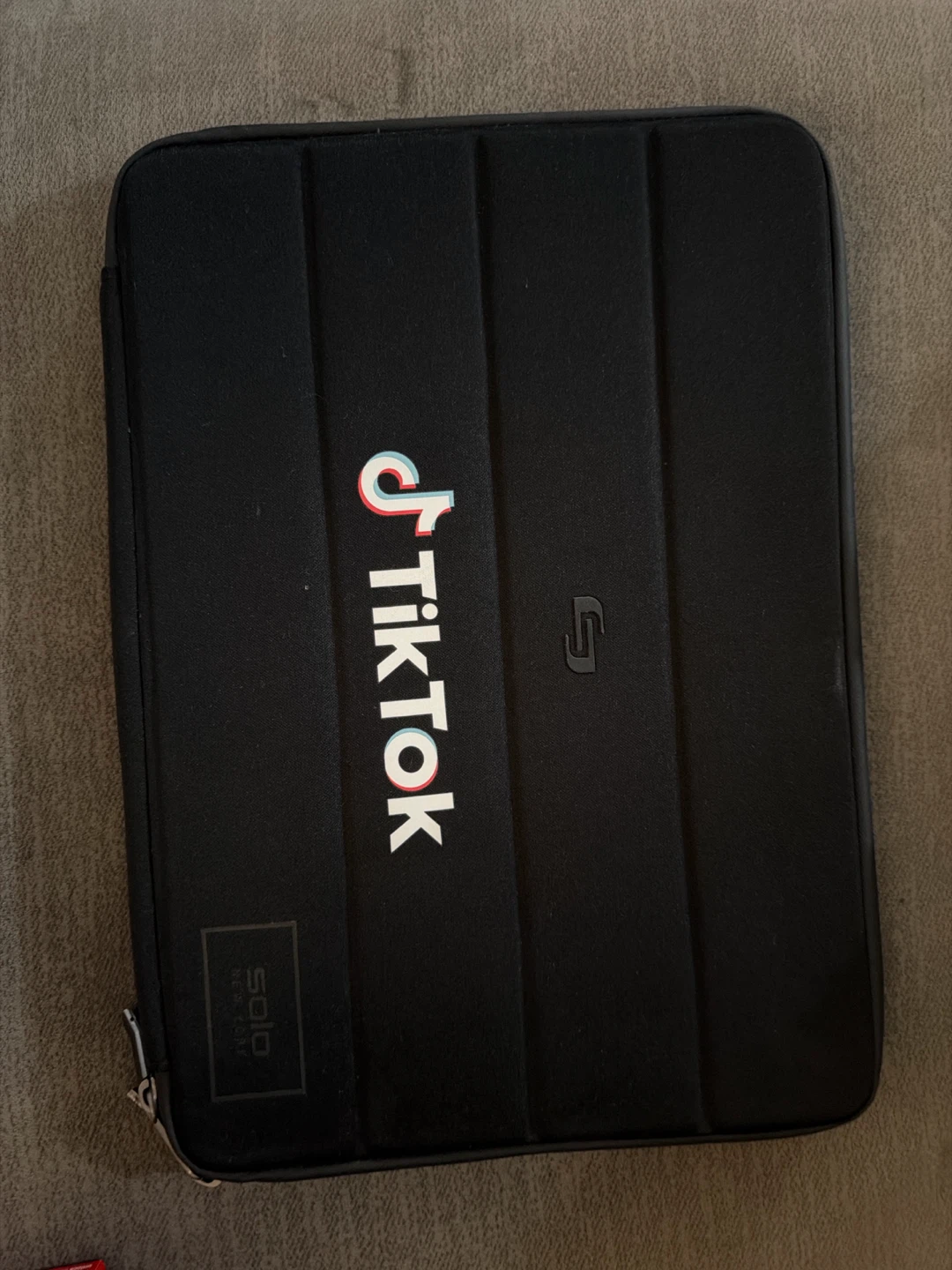 Solo New York TikTok Laptop Sleeve