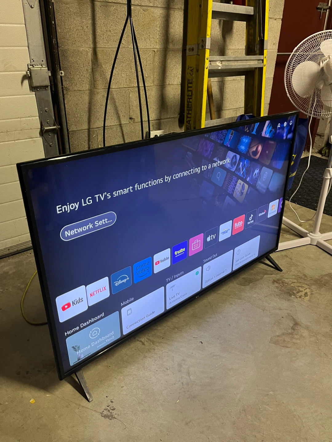 LG 55-inch Smart TV 55UN7000PUB - photo 2