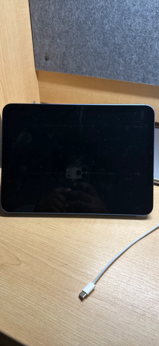 Apple iPad 11th Gen (A16) - 256GB - Wi-Fi + Cellular - Like New⁠ - photo 2