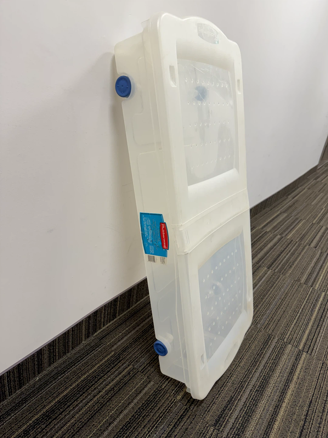 Under The Bed Rubbermaid Storage Box on wheels $10