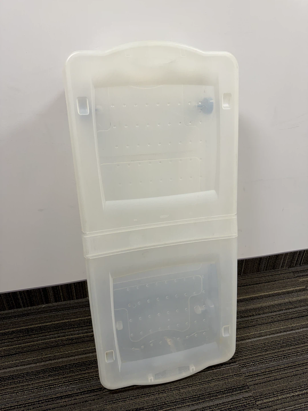 Under The Bed Rubbermaid Storage Box on wheels $10 - photo 3