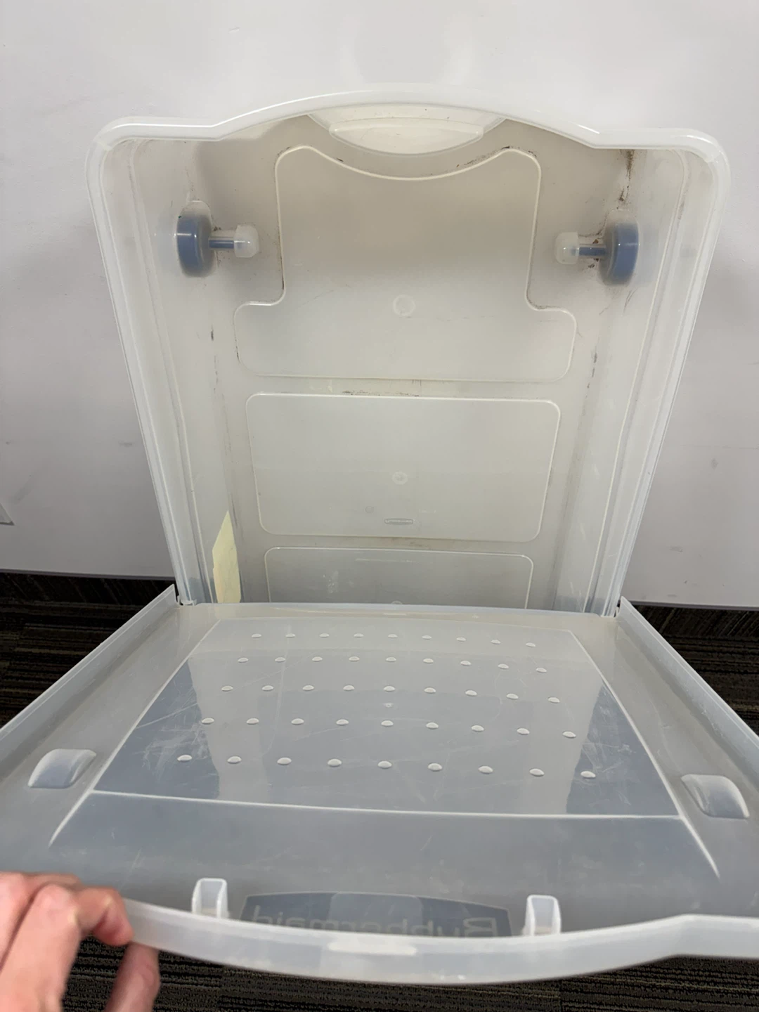 Under The Bed Rubbermaid Storage Box on wheels $10 - photo 4