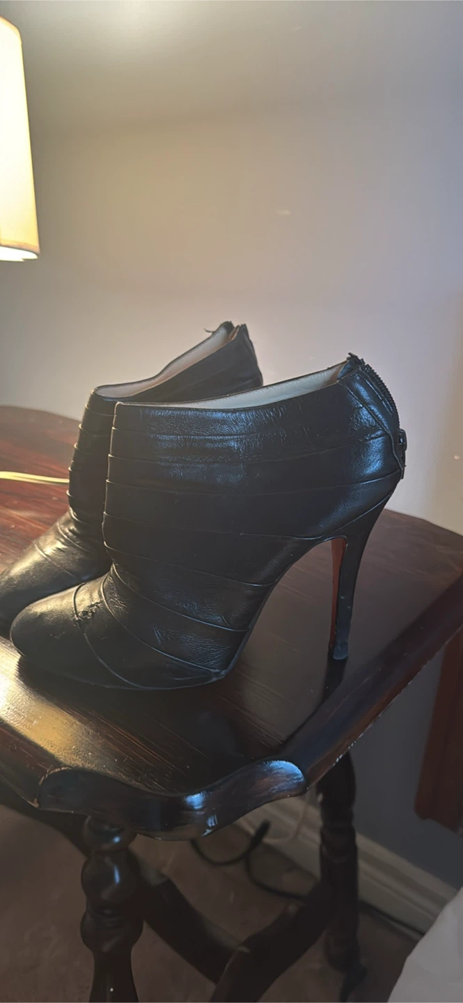 Christian Louboutin black leather ankle boots - photo 2