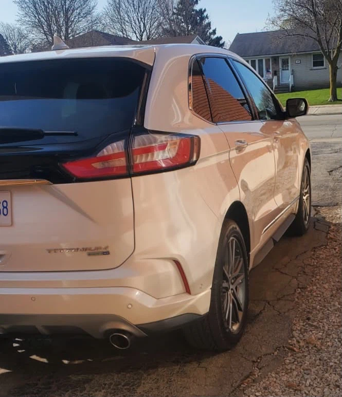 White Ford Edge Titanium SUV - photo 3