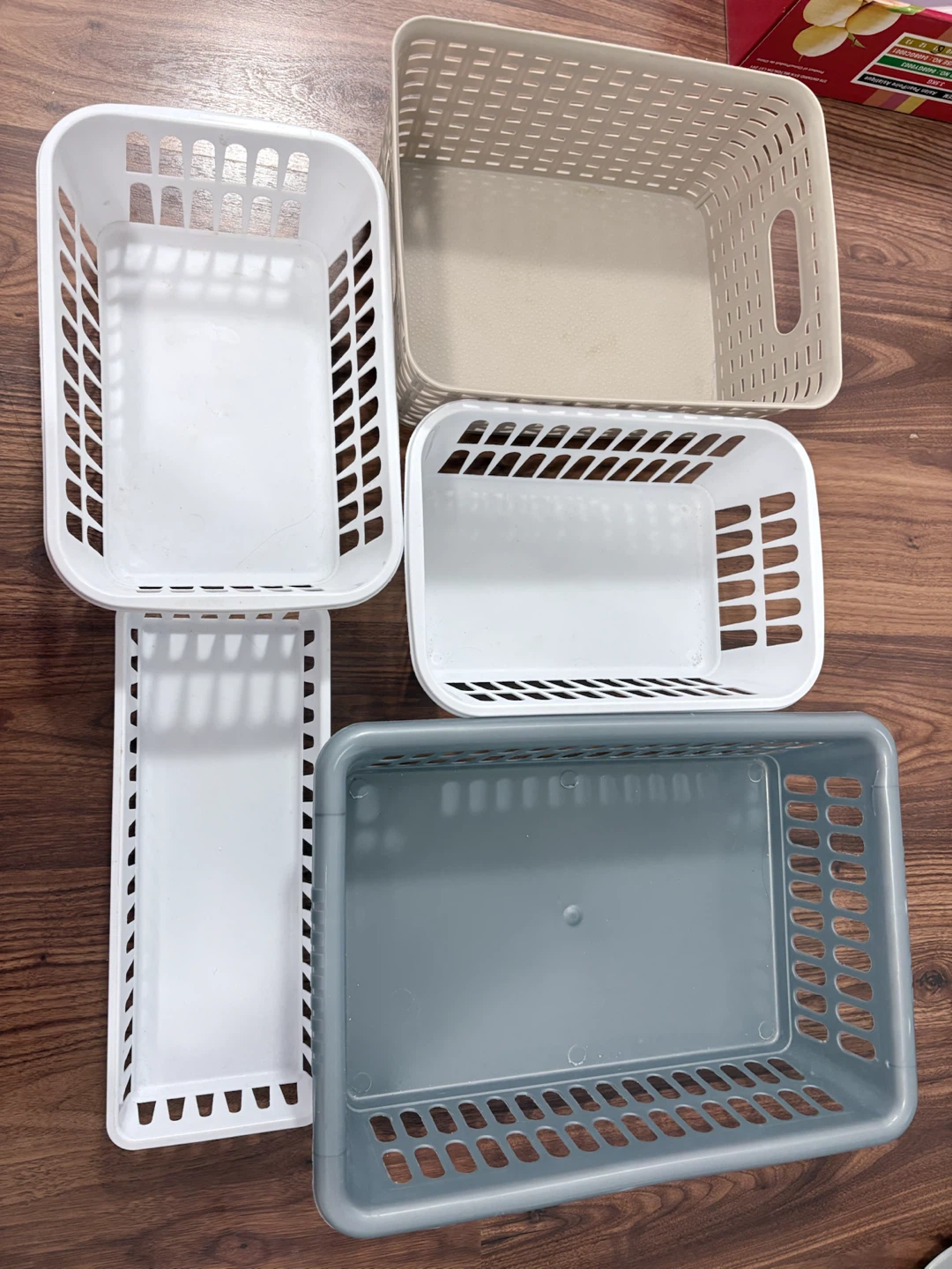 Set of 5 Plastic Storage Baskets