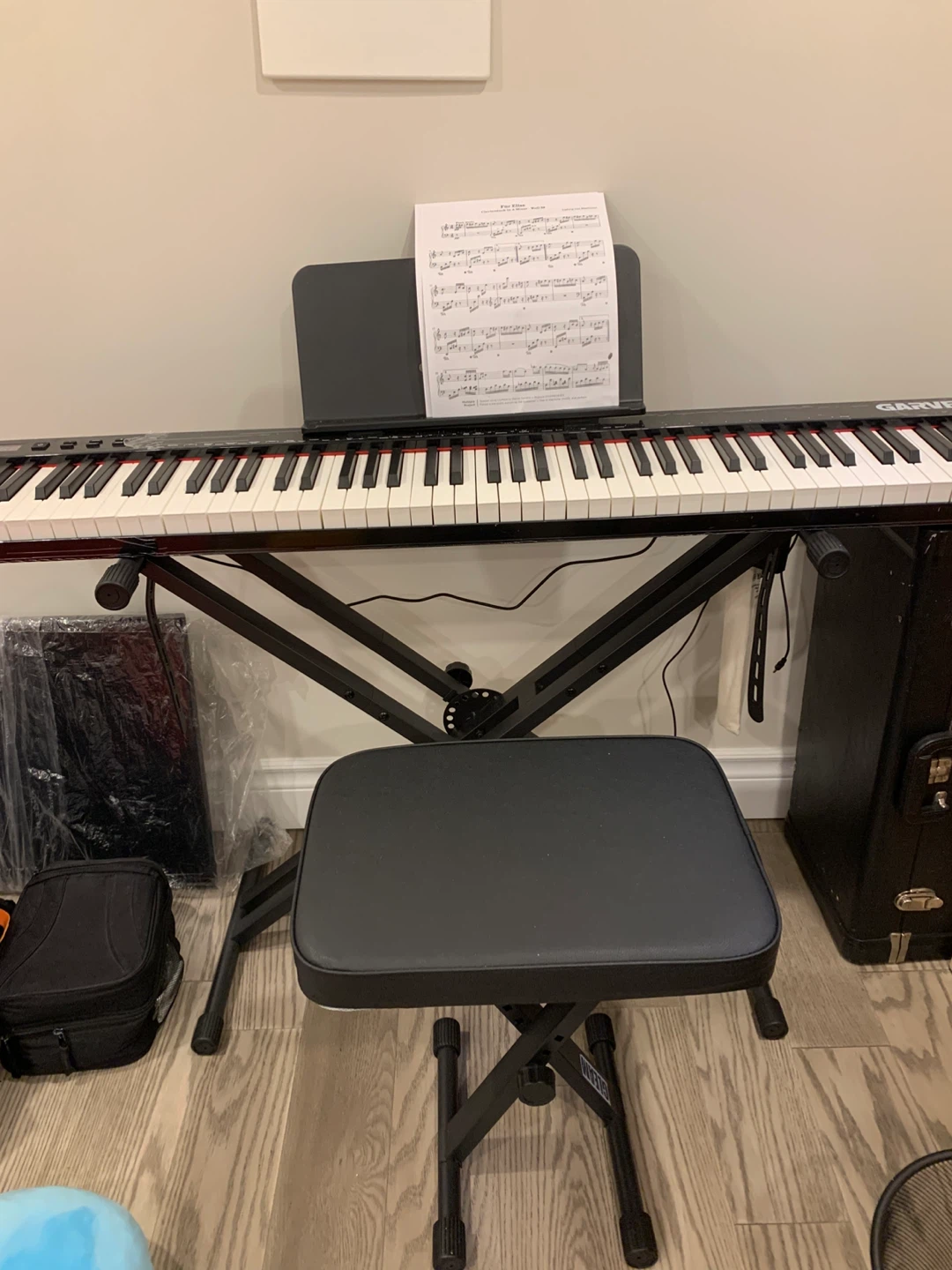 88-key keyboard with seat and stand, brand new