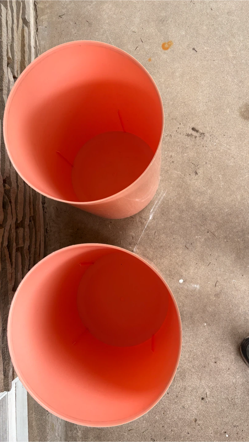 Set of two coral pink plastic waste baskets - photo 2