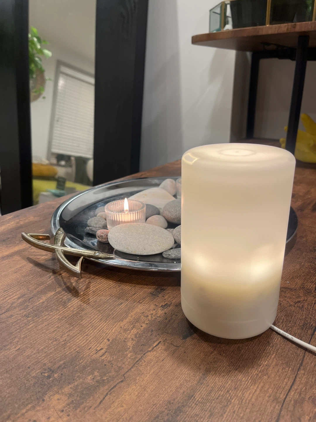 White cylindrical aroma diffuser