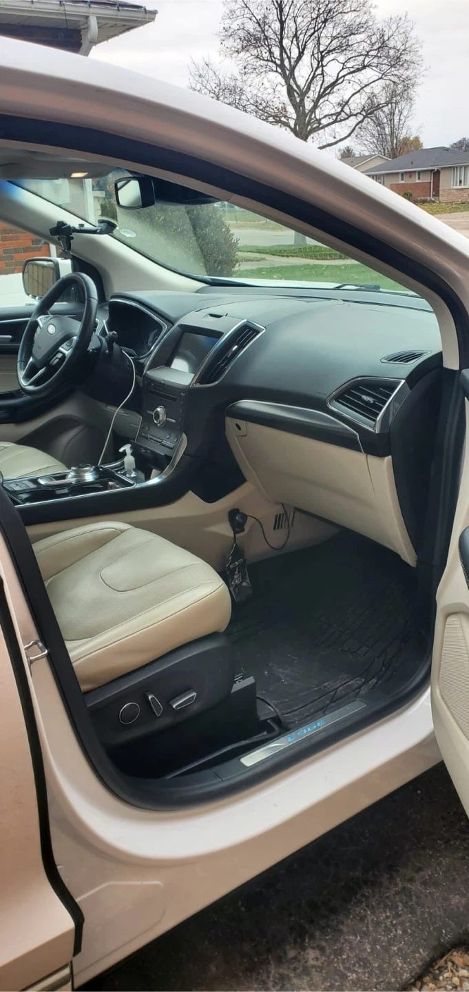 White Ford Edge Titanium SUV - photo 5
