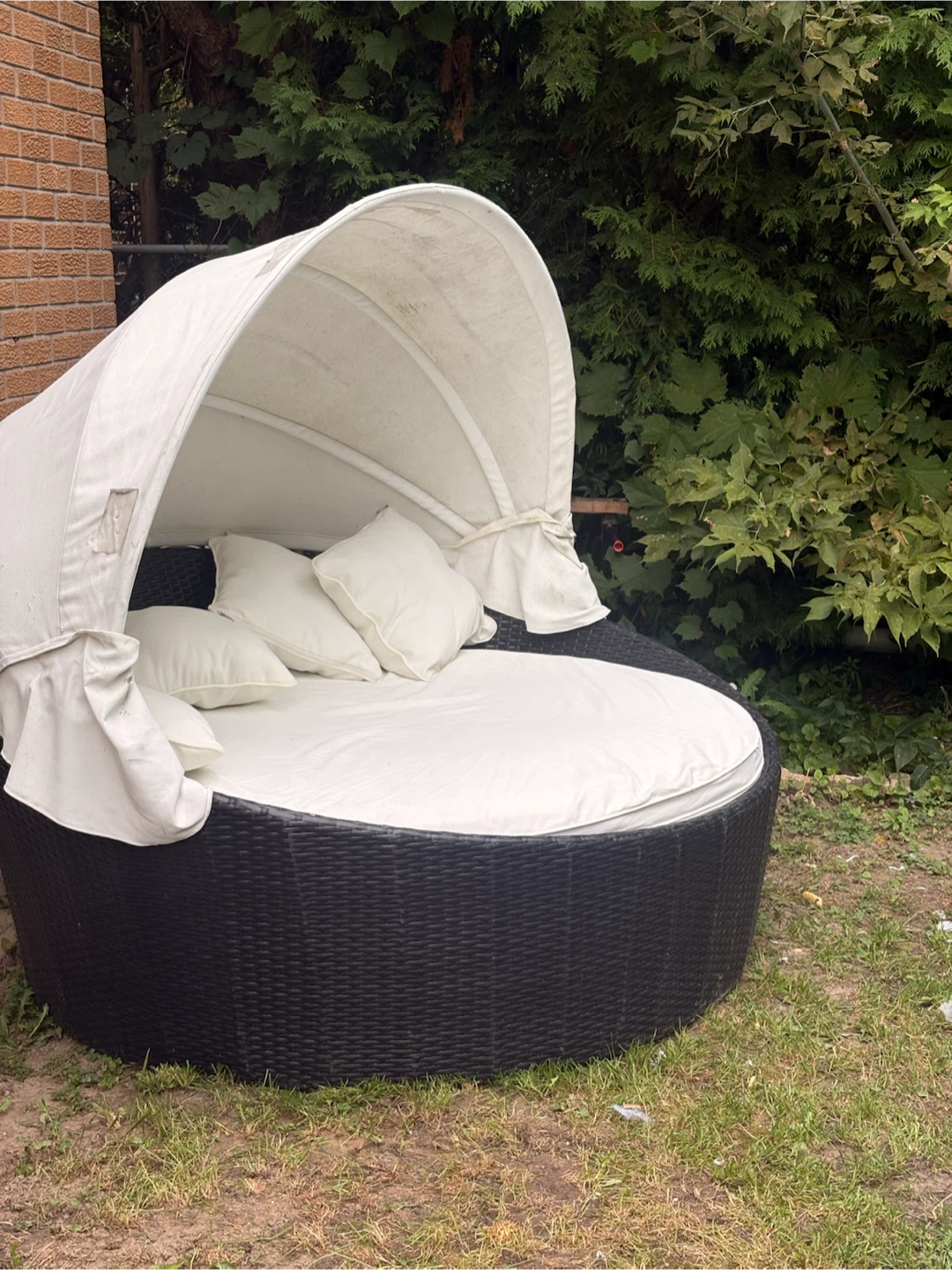 Round Wicker Outdoor Daybed with Canopy - photo 2