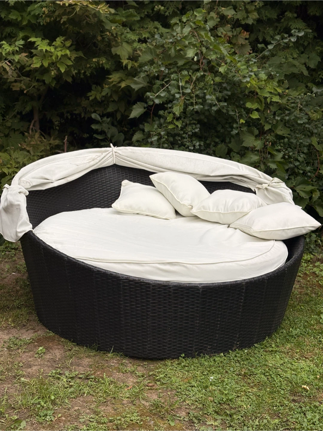 Round Wicker Outdoor Daybed with Canopy - photo 3