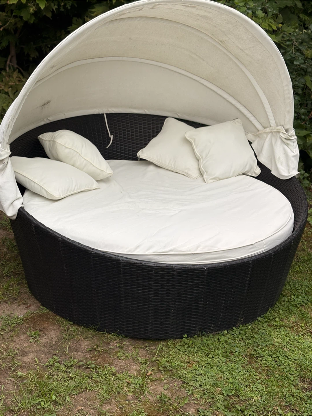 Round Wicker Outdoor Daybed with Canopy - photo 4