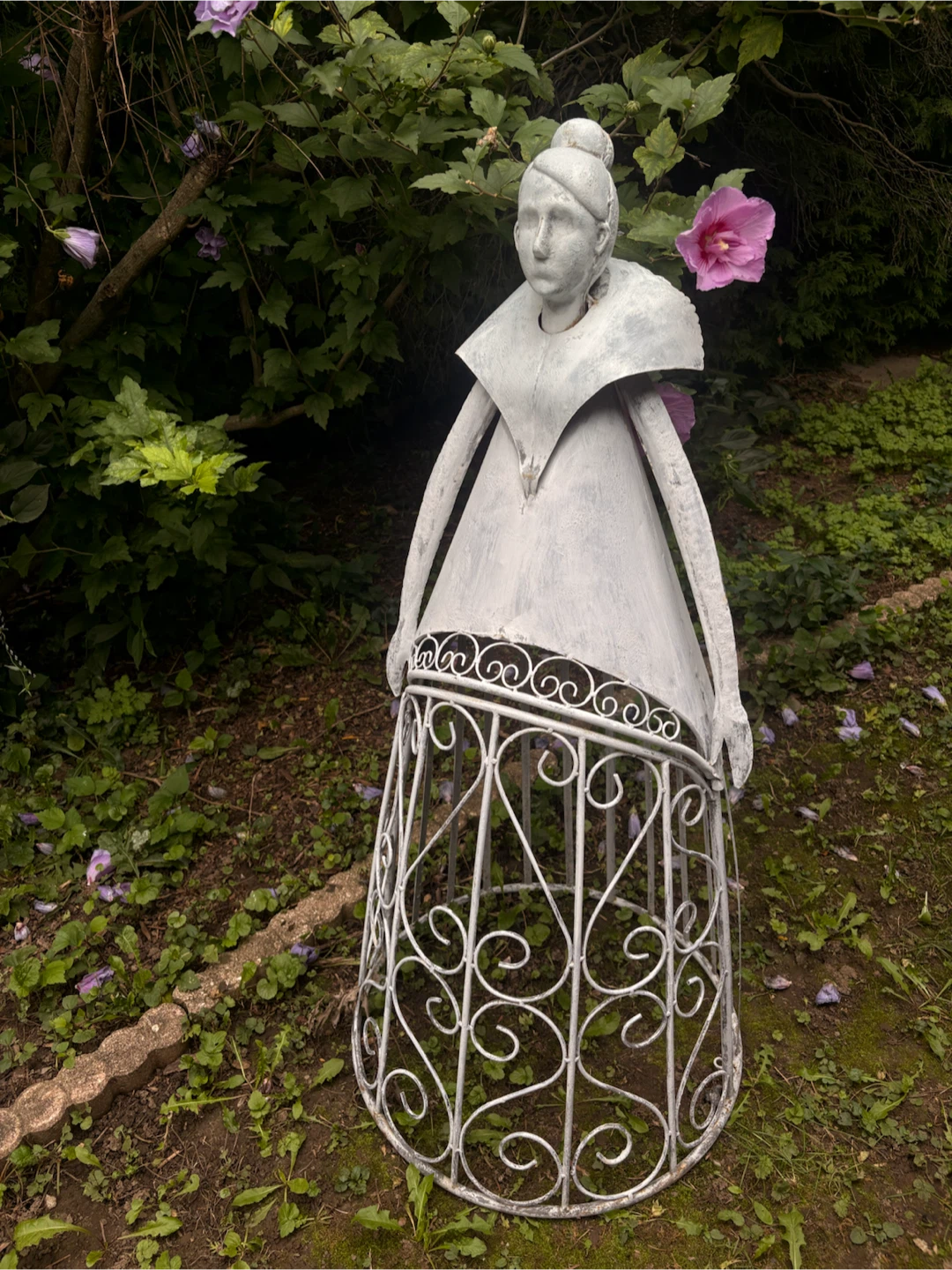 White Metal Lady Garden Sculpture