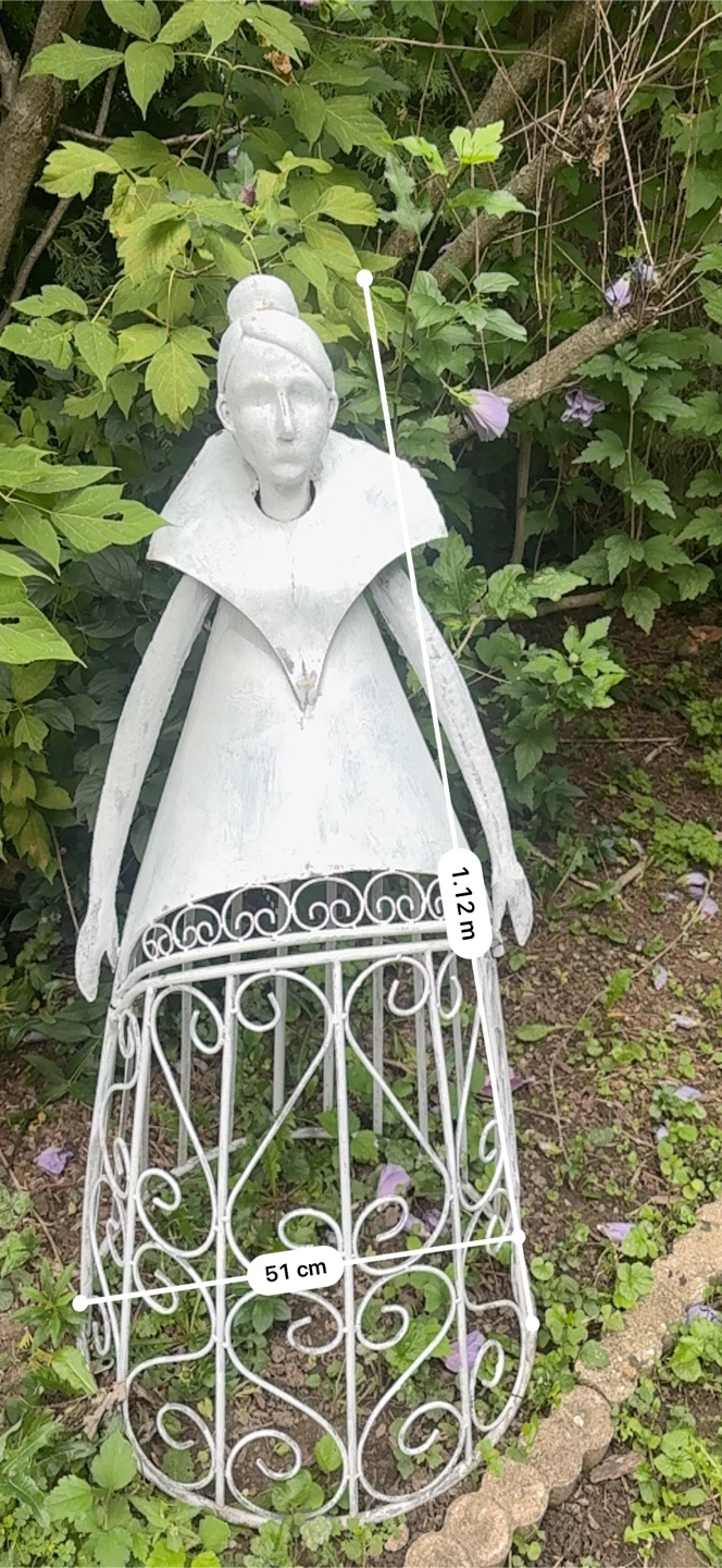 White Metal Lady Garden Sculpture - photo 4