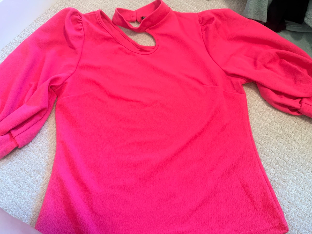 SHEIN Privé Hot Pink Puff Sleeve Cutout Top - photo 2