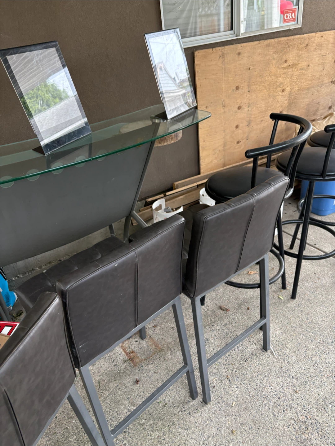 Bar set with six bar stools