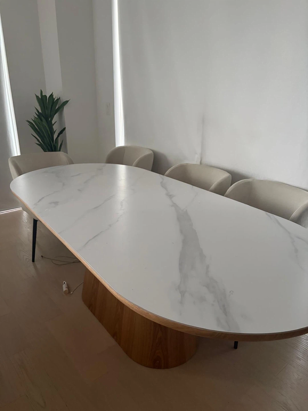 Oval marble dining table and 4 chairs - photo 2