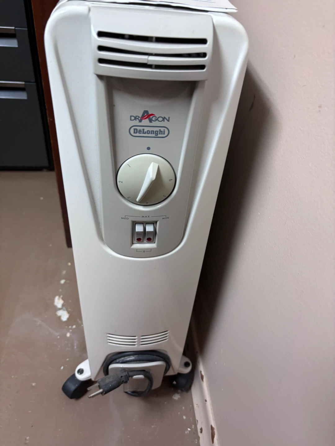 DeLonghi Dragon Oil-Filled Portable Heater - photo 2