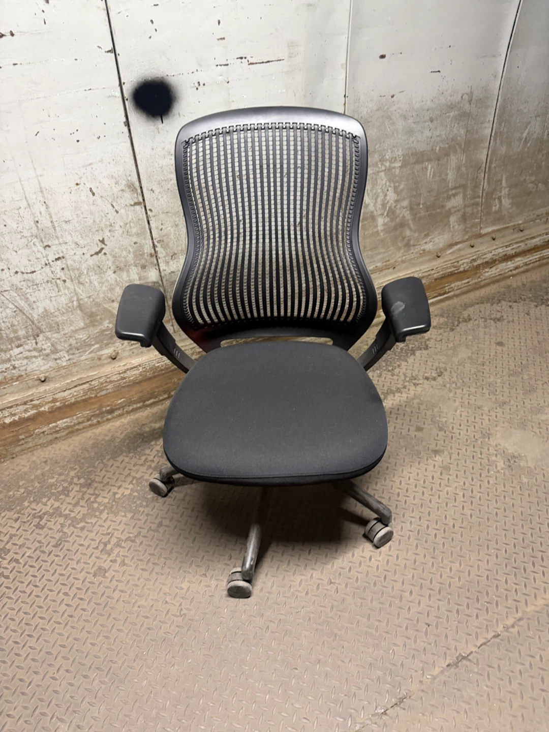 Brand new knoll Regeneration chair