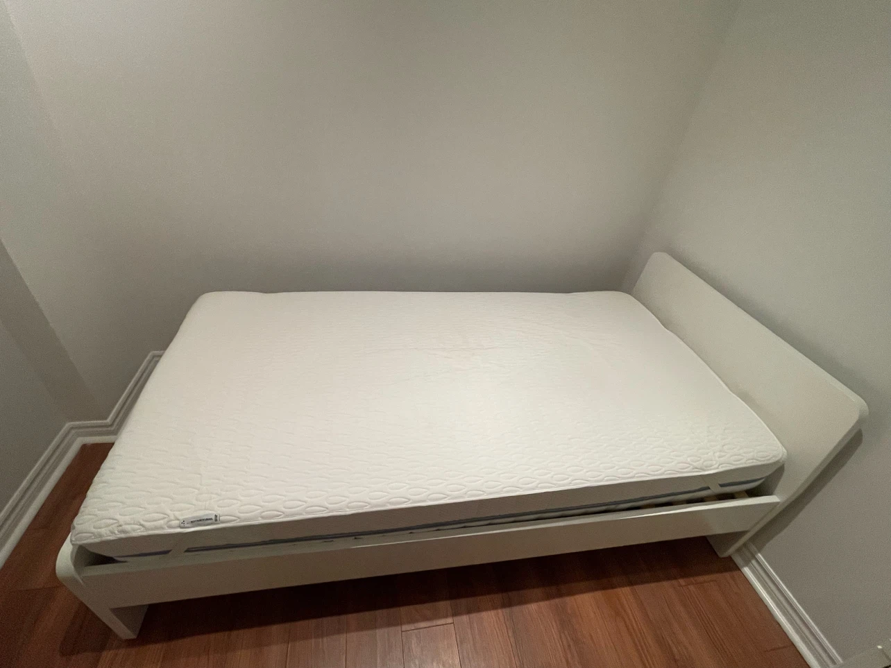 IKEA ASKVOLL Twin Bed with ÅBROTTEN Foam Mattress - photo 2