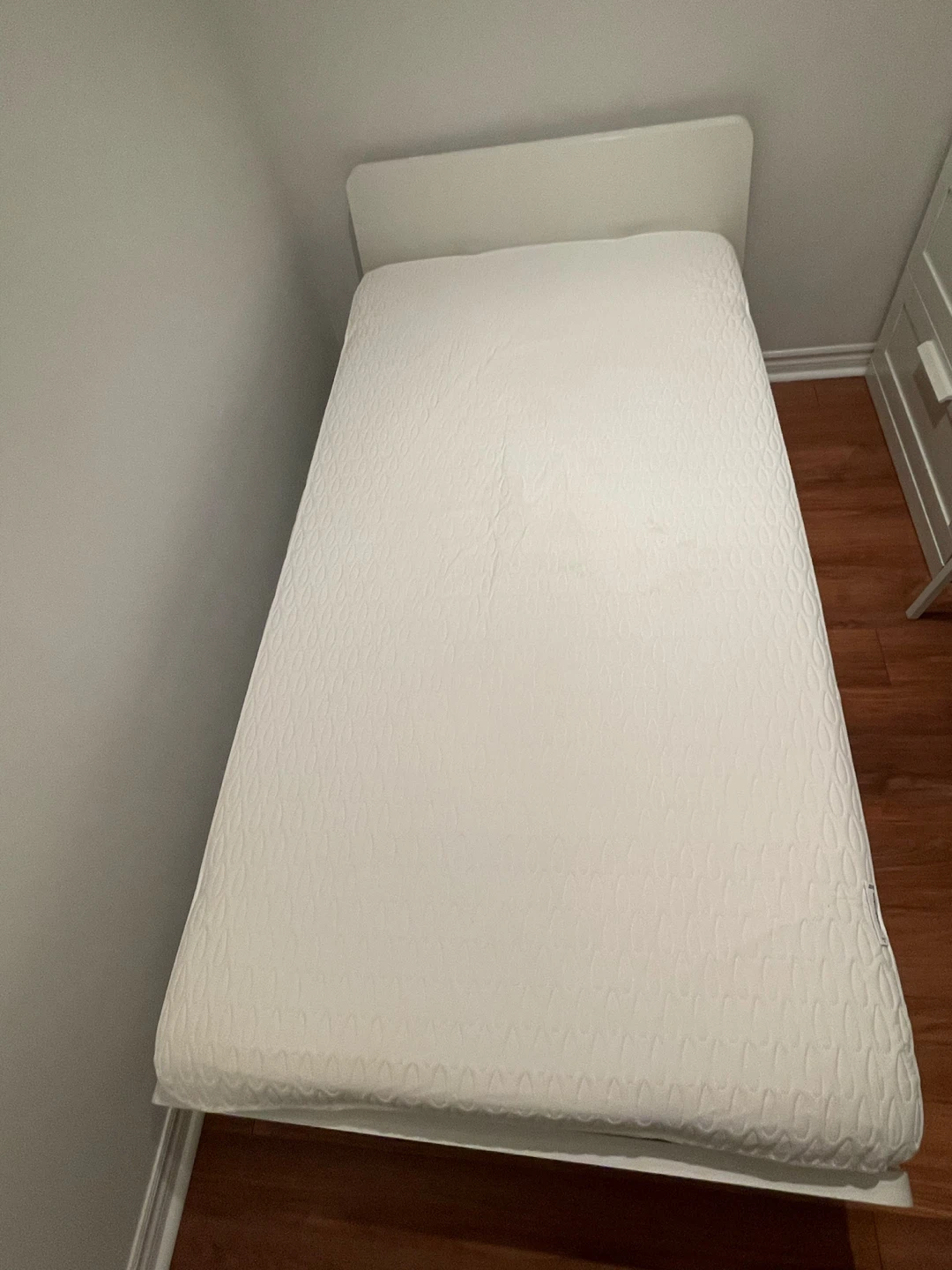 IKEA ASKVOLL Twin Bed with ÅBROTTEN Foam Mattress - photo 3