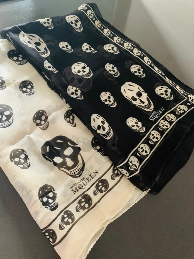 WHITE Alexander McQueen Skull Print Silk Scarf