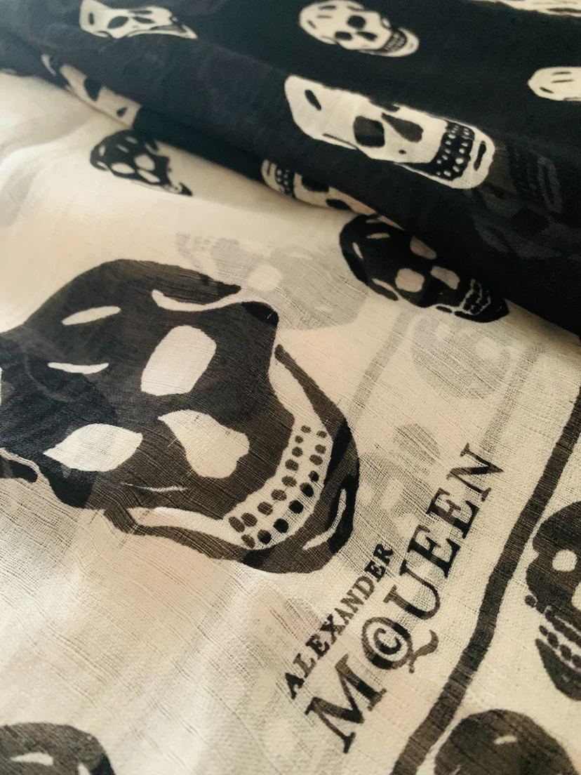 WHITE Alexander McQueen Skull Print Silk Scarf - photo 2