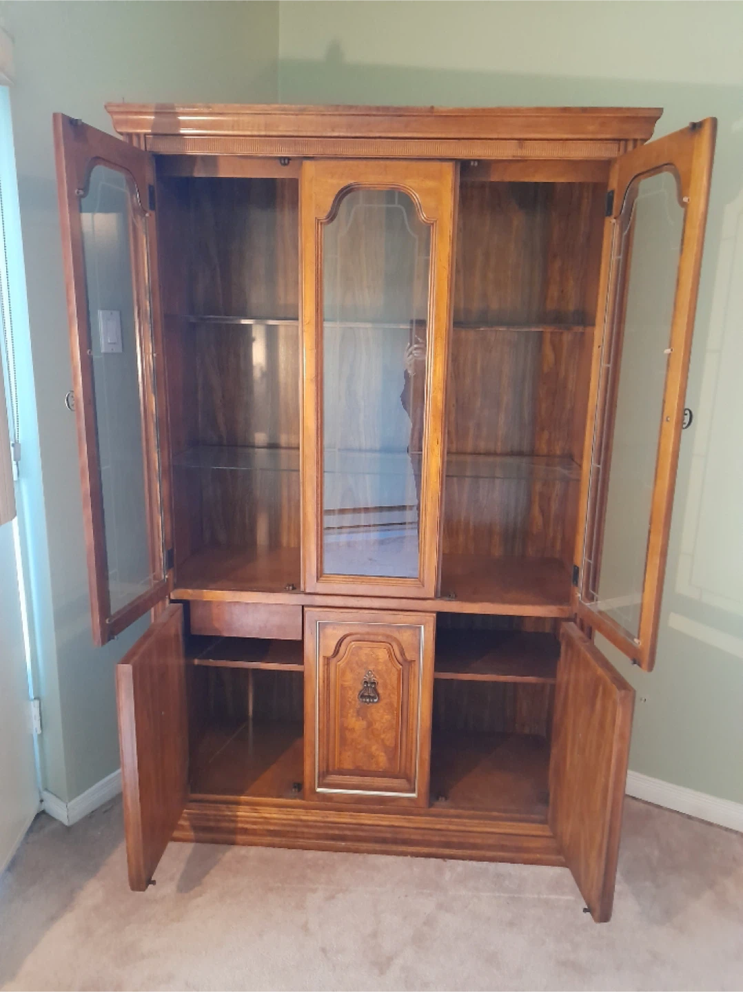 Traditional Wooden China Cabinet - photo 2