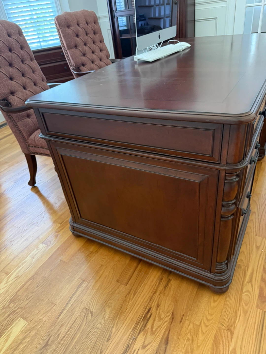 Traditional Executive Desk and Filing Cabinet Set - photo 4